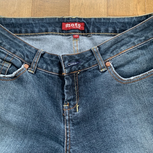 Low Waisted Flared Vintage Jeans - Picture 3 of 6